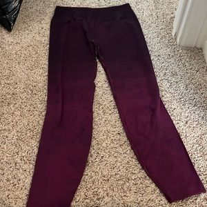 Lululemon leggings ribbed with ombré coloring burgundy to purple 25 inch